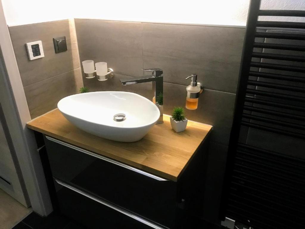 Salzhausblick Business Apartments - Zentrale Lage Am Salzhaus - Mwst-Rechnung Verfuegbar Zittau Esterno foto